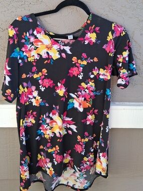 Susan Graver Floral V-Neck Short Sleeve Top - Polyester Black Multi